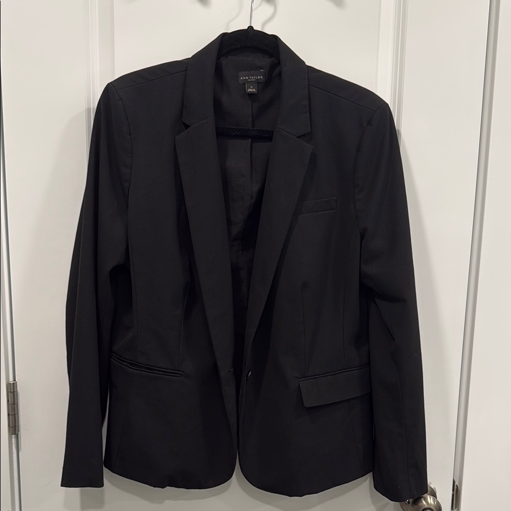 Ann Taylor one button blazer